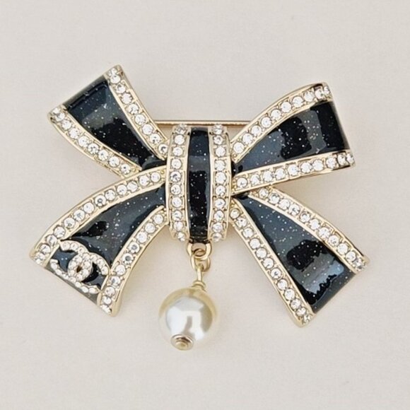 Chanel brooch - Picture 1 of 4